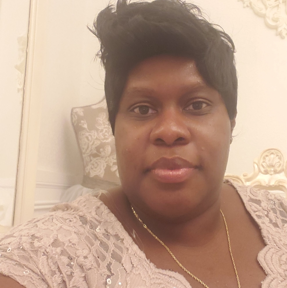 Meet your Posher, Manoucheka